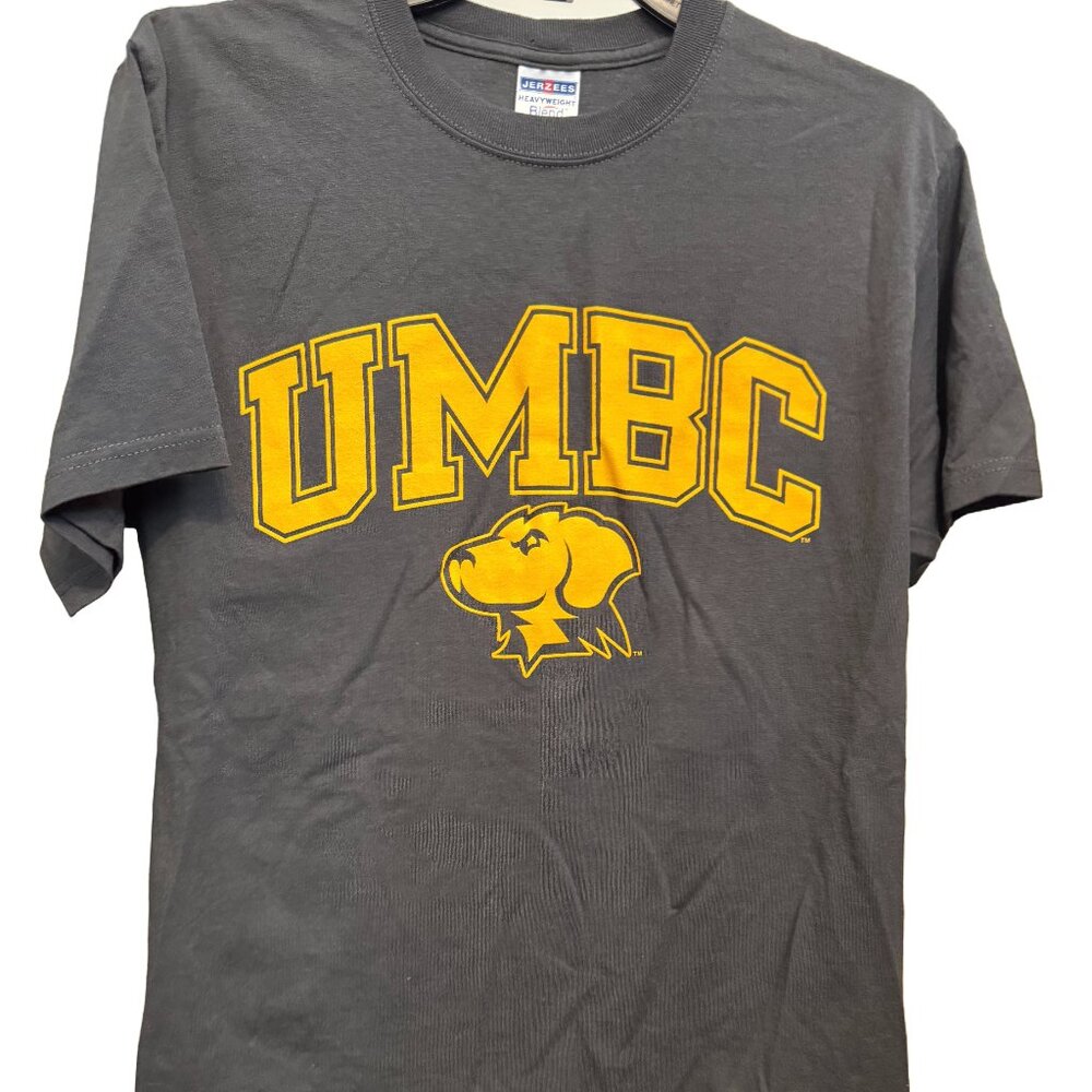 UMBC University of Maryland Baltimore County Retrievers Jerzees Tee Shirt, Med